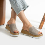 Ciabatte da donna estive beige in pelle naturale /