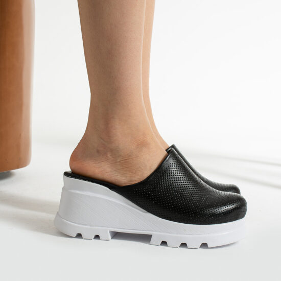 Alternative view of Sabot da donna nero in pelle con punta chiusa