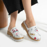 Zoccoli sanitari da donna in pelle naturale / Zoccoli sanitari da donna in pelle naturale /