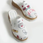 Zoccoli sanitari da donna in pelle naturale / Zoccoli sanitari da donna in pelle naturale /