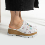 Zoccoli sanitari da donna in pelle naturale / Zoccoli sanitari da donna in pelle naturale /