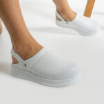 Zoccoli sanitari da donna con cinturino per tallone /