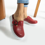 Sabot da lavoro in pelle da donna / Sabot da lavoro in pelle da donna /