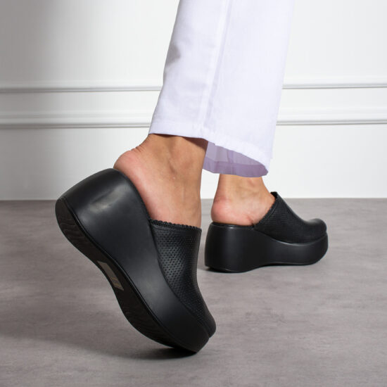 Alternative view of Ciabatte chiuse da donna in pelle con sottopiede soft