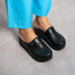 Ciabatte chiuse da donna in pelle con sottopiede soft / Ciabatte chiuse da donna in pelle con sottopiede soft /