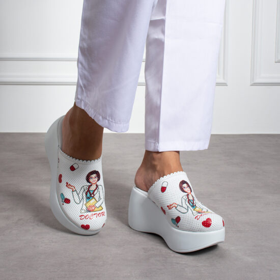 Ciabatte sanitarie in pelle con sottopiede soft Zoccoli sanitari donna Ciabatte da infermiere 2 Ciabatte sanitarie in pelle con sottopiede soft Zoccoli sanitari donna Ciabatte da infermiere 2