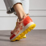 Scarpe sportive donna con stampa colorata realizzata in ecopelle /