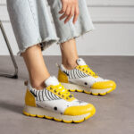Scarpe sportive donna con stampa colorata realizzata in ecopelle /