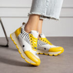 Scarpe sportive donna con stampa colorata realizzata in ecopelle /