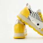 Scarpe sportive donna con stampa colorata realizzata in ecopelle /