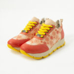 Scarpe sportive donna con stampa colorata realizzata in ecopelle /