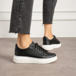 Sneakers da donna nere leggere in pelle naturale / Sneakers da donna nere leggere in pelle naturale /