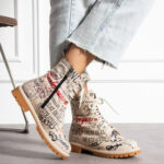 Anfibi moderni da donna in pelle naturale con stampa colorata /