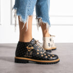 Stivaletti moderni da donna in pelle naturale con design colorato / Stivaletti moderni da donna in pelle naturale con design colorato /