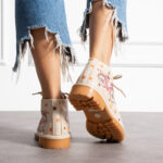 Stivaletti moderni da donna in pelle naturale con design colorato / Stivaletti moderni da donna in pelle naturale con design colorato /