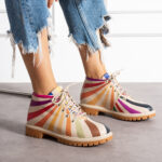 Stivaletti moderni da donna in pelle naturale con design colorato / Stivaletti moderni da donna in pelle naturale con design colorato /