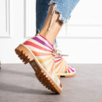 Stivaletti moderni da donna in pelle naturale con design colorato / Stivaletti moderni da donna in pelle naturale con design colorato /