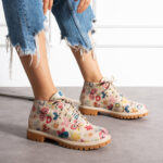 Stivaletti moderni da donna in pelle naturale con design colorato / Stivaletti moderni da donna in pelle naturale con design colorato /