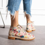 Stivaletti moderni da donna in pelle naturale con design colorato / Stivaletti moderni da donna in pelle naturale con design colorato /