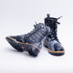 Anfibi moderni da donna in pelle naturale con stampa colorata / Anfibi moderni da donna in pelle naturale con stampa colorata /