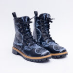 Anfibi moderni da donna in pelle naturale con stampa colorata / Anfibi moderni da donna in pelle naturale con stampa colorata /