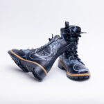 Anfibi moderni da donna in pelle naturale con stampa colorata / Anfibi moderni da donna in pelle naturale con stampa colorata /