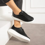 Sneakers da donna nere leggere in pelle naturale / Sneakers da donna nere leggere in pelle naturale /