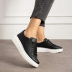 Sneakers da donna nere leggere in pelle naturale / Sneakers da donna nere leggere in pelle naturale /