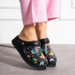 Sabot da lavoro in pelle nera con cinturino dietro /