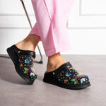 Sabot da lavoro in pelle nera con cinturino dietro /