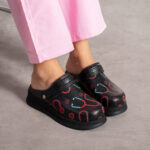 Sabot medico in pelle nera con cinturino dietro / Sabot medico in pelle nera con cinturino dietro /