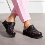 Sabot medico in pelle nera con cinturino dietro / Sabot medico in pelle nera con cinturino dietro /