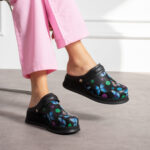 Sabot da lavoro in pelle nera con cinturino dietro /