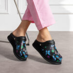 Sabot da lavoro in pelle nera con cinturino dietro /