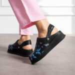 Sabot da lavoro in pelle nera con cinturino dietro /