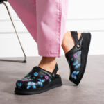 Sabot da lavoro in pelle nera con cinturino dietro /