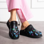 Sabot da lavoro in pelle nera con cinturino dietro /