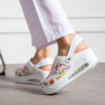 Sabot da lavoro in pelle bianca con cinturino dietro /