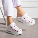 Sabot da lavoro in pelle bianca con cinturino dietro / Sabot da lavoro in pelle bianca con cinturino dietro /