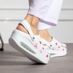 Sabot da lavoro in pelle bianca con cinturino dietro / Sabot da lavoro in pelle bianca con cinturino dietro /