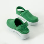 Sabot medico in pelle con zeppa e cinturino dietro /