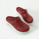 Sabot medico in pelle con zeppa e cinturino dietro /