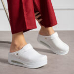 Sabot medico in pelle con zeppa e cinturino dietro / Sabot medico in pelle con zeppa e cinturino dietro /