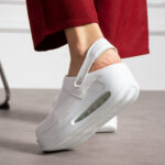 Sabot medico in pelle con zeppa e cinturino dietro / Sabot medico in pelle con zeppa e cinturino dietro /