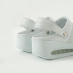 Sabot medico in pelle con zeppa e cinturino dietro / Sabot medico in pelle con zeppa e cinturino dietro /