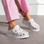 Sabot da lavoro in pelle bianca con cinturino dietro / Sabot da lavoro in pelle bianca con cinturino dietro /