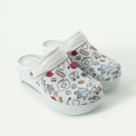 Sabot medico in pelle con zeppa e cinturino dietro /