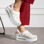 Sabot da lavoro in pelle bianca con cinturino dietro / Sabot da lavoro in pelle bianca con cinturino dietro /