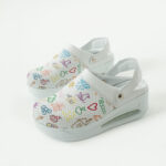 Sabot da lavoro in pelle bianca con cinturino dietro / Sabot da lavoro in pelle bianca con cinturino dietro /