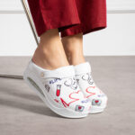 Sabot medico in pelle con zeppa e cinturino dietro / Sabot medico in pelle con zeppa e cinturino dietro /